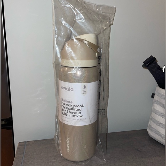 Owala Holiday Magic FreeSip 32 oz - Picture 1 of 4